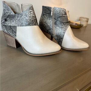 Elegant Two-Tone Ankle Boots